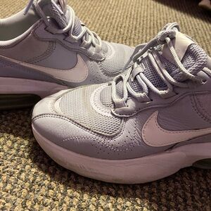 Nike light pink shoes